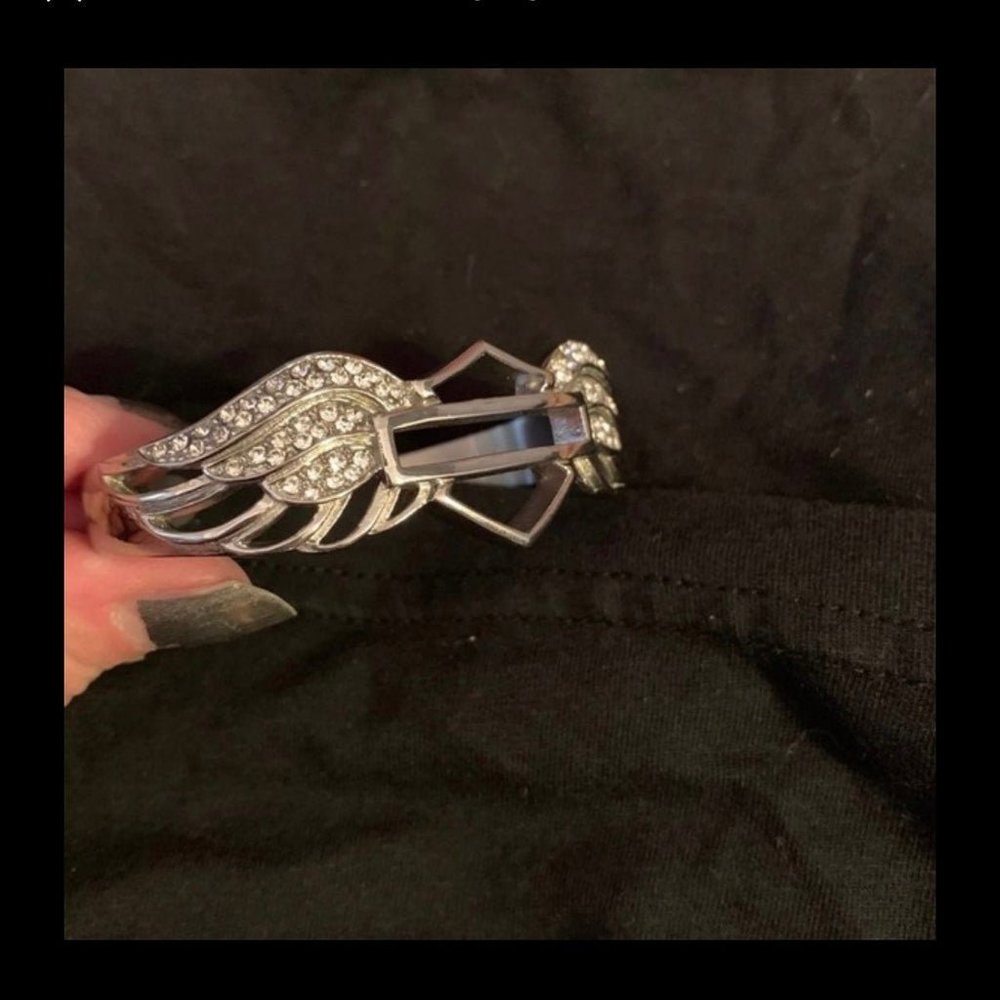 Angel Wing HD Clear Rhinestone Bracelet - Picture 4 of 5